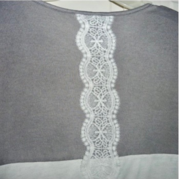 Flattering Top for Leggings Size Medium, White Gray Black Stripes, like new - Picture 5 of 9